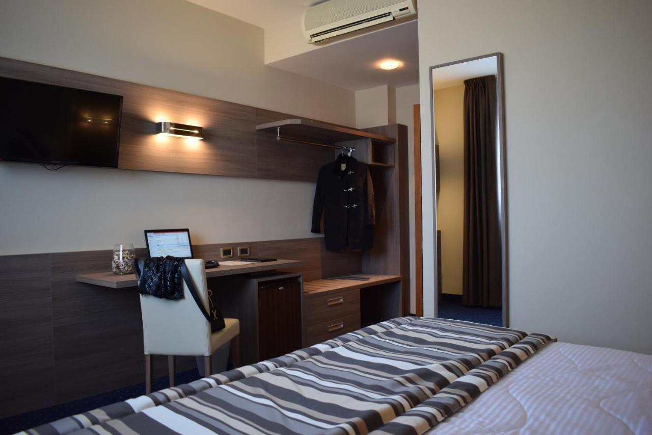 Roma Domus Hotel Ponzano Romano Exterior photo
